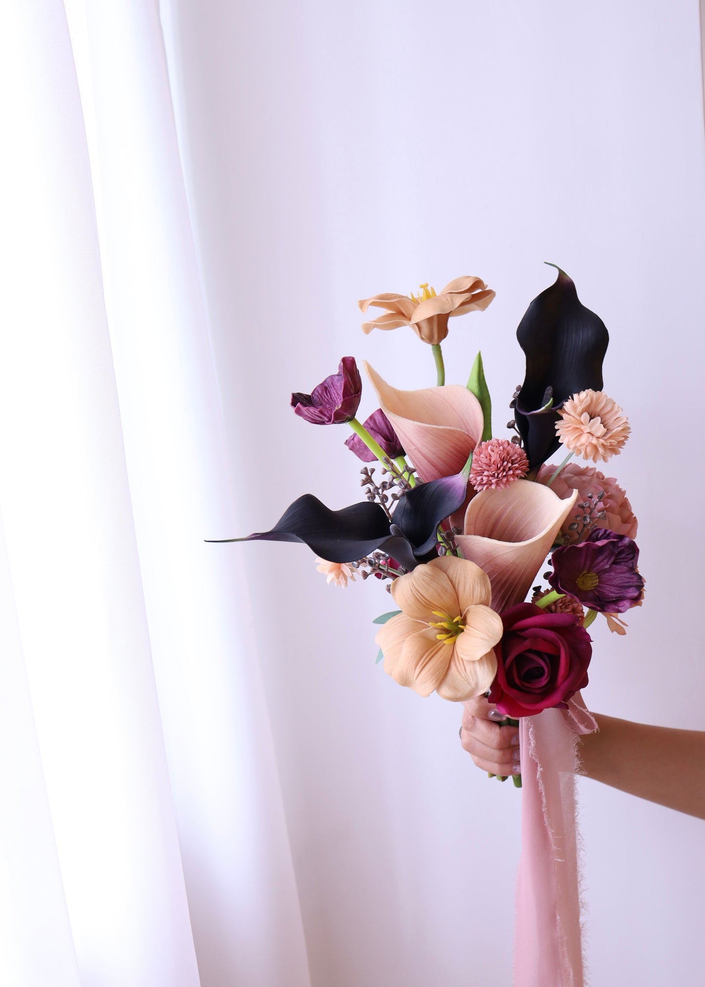 (Rental 租借) 10 inches Korean Style Bridal Bouquet with Silk Flowers 韓式絲花花球