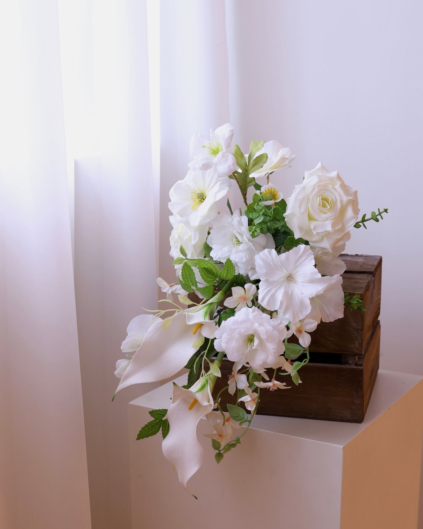 Cascade Bridal Bouquet with Silk Flowers 瀑布式絲花花球