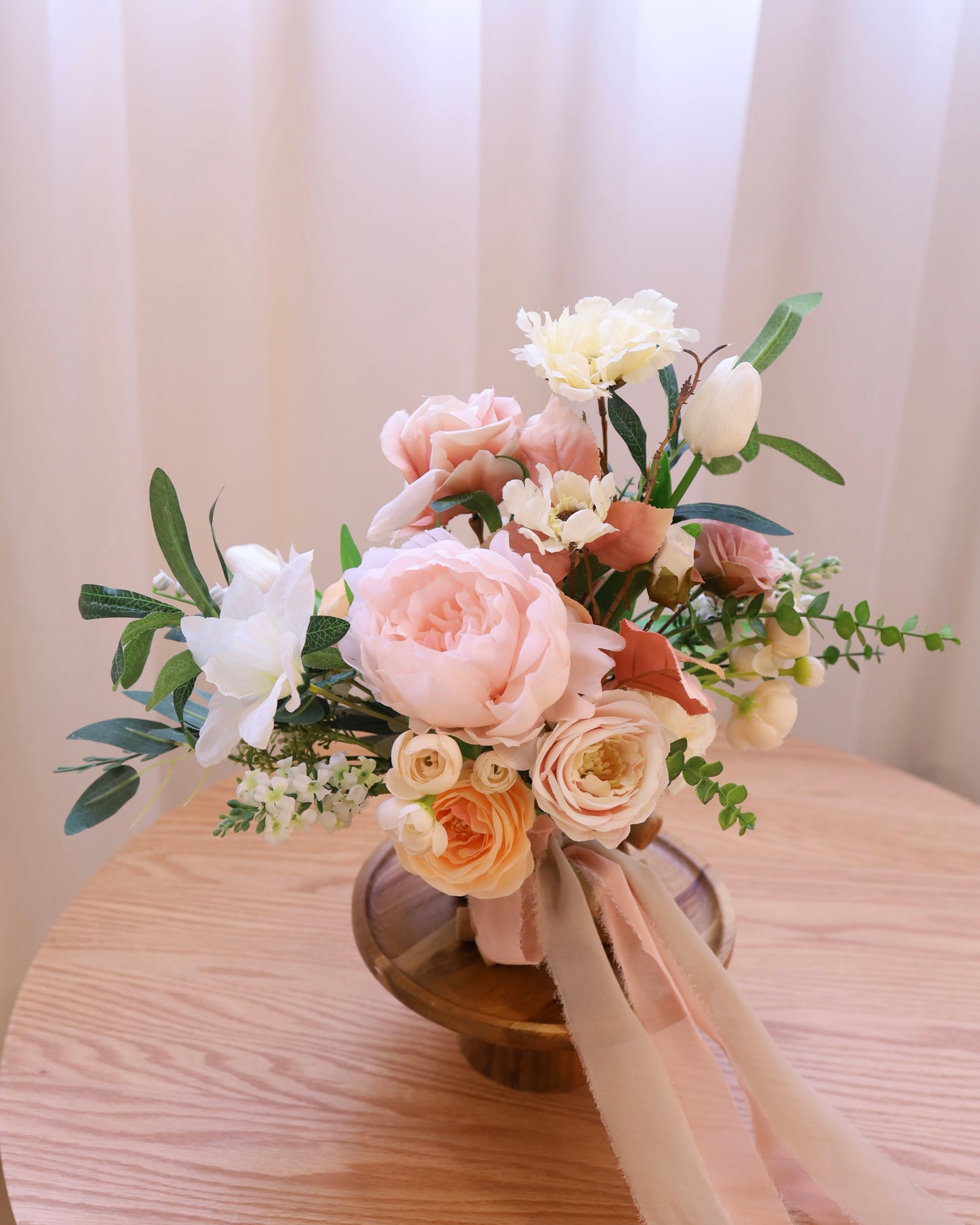 (Rental 租借) 11 inches Western Style Bridal Bouquet with Silk Flowers 歐式絲花花球