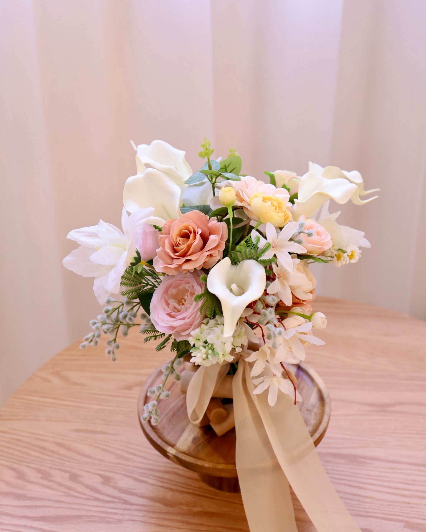 (Rental 租借) 10 inches Korean Style Bridal Bouquet with Silk Flowers 韓式絲花花球