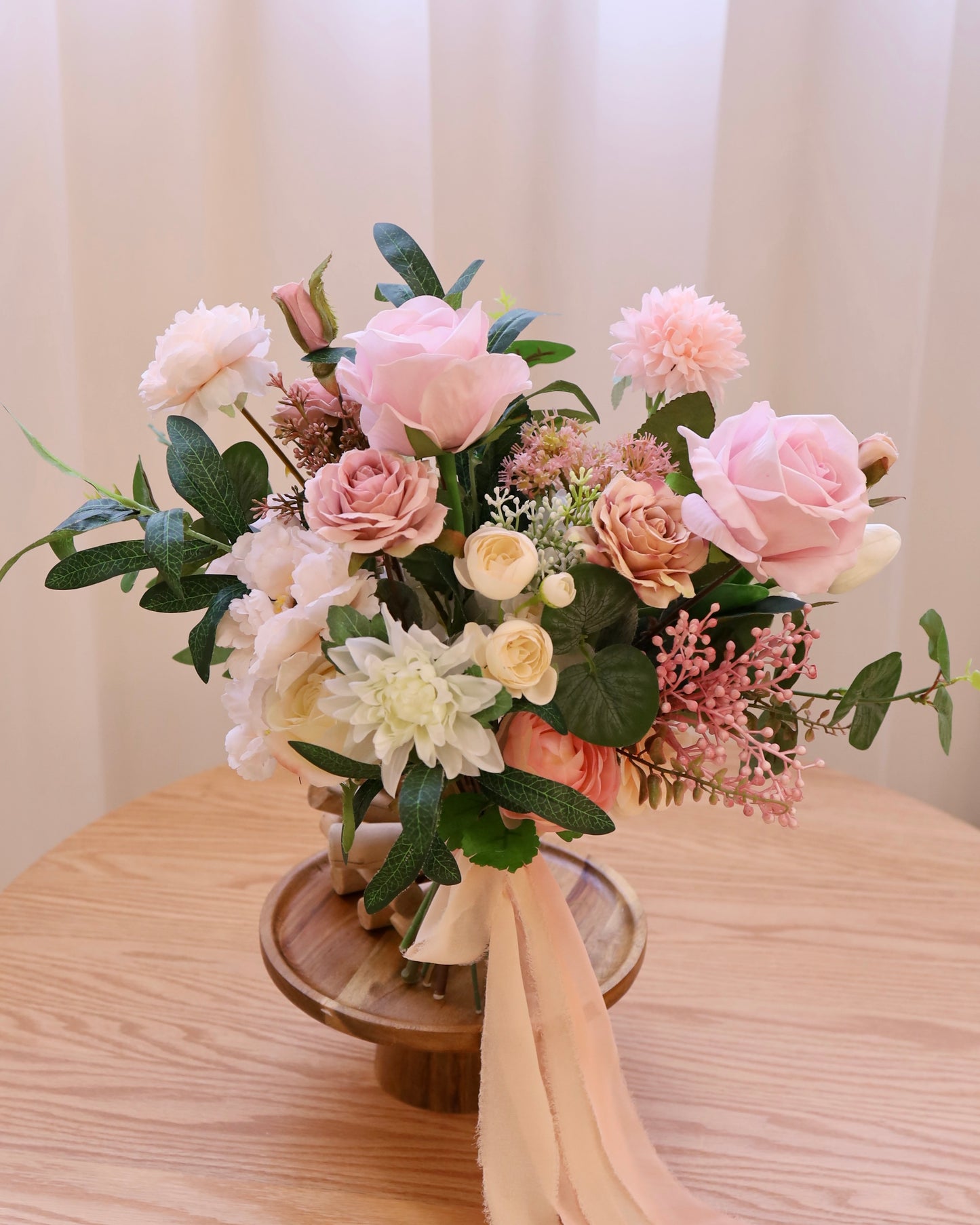 Western Style Bridal Bouquet with Silk Flowers 歐式絲花花球