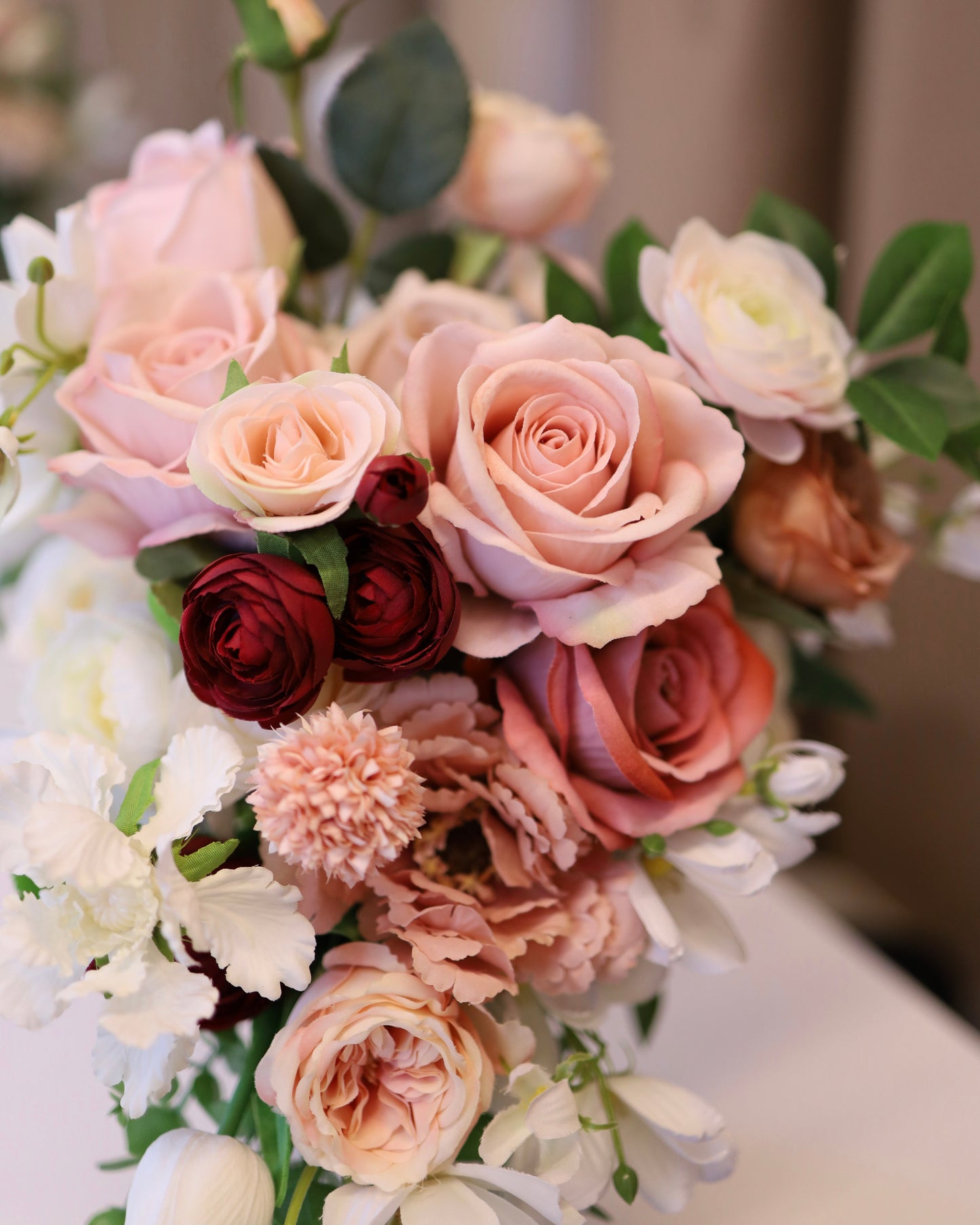 Cascade Bridal Bouquet with Silk Flowers 瀑布式絲花花球