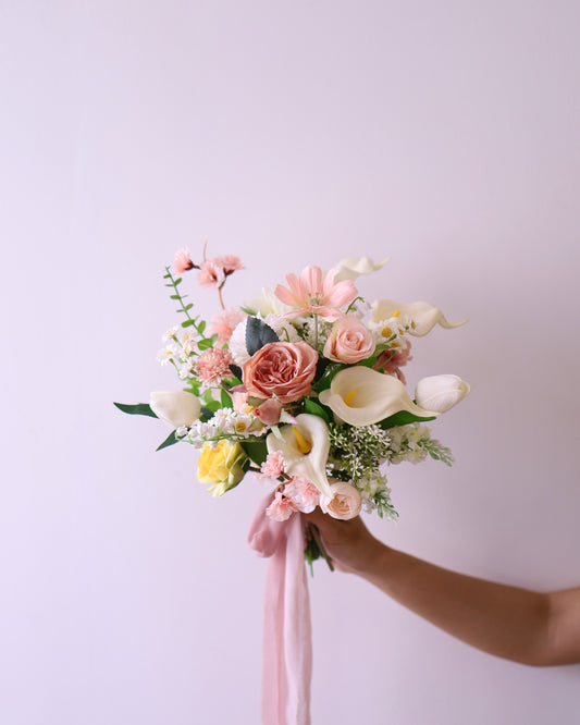 (Rental 租借) 10 inches Korean Style Bridal Bouquet with Silk Flowers 韓式絲花花球