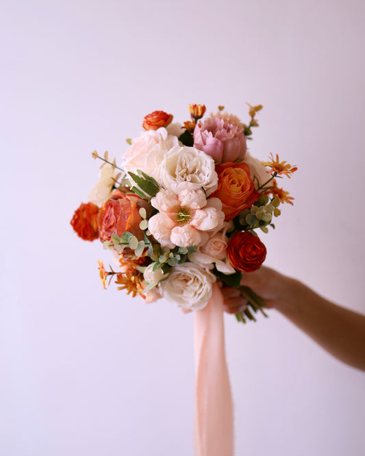 (Rental 租借) 9 inches Round Shaped Bridal Bouquet with Silk Flowers 圓形絲花花球