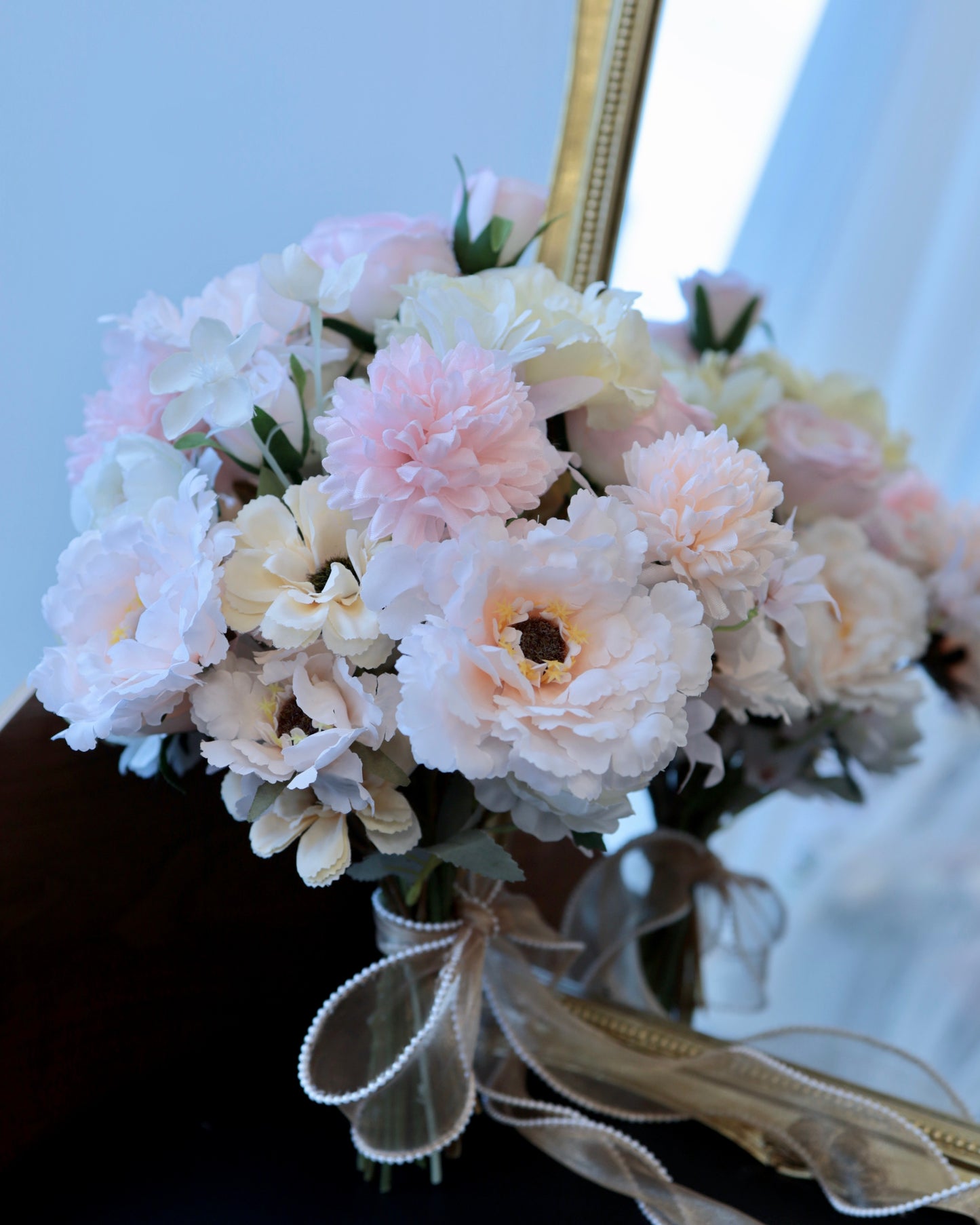 Round Shaped Bridal Bouquet with Silk Flowers 圓形絲花花球